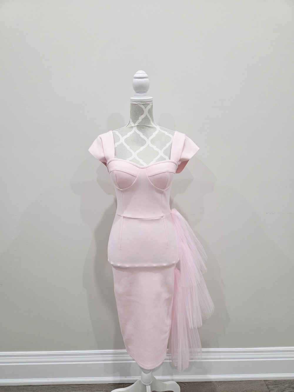 Elegant Light Pink Midi Dress with Tulle Accent